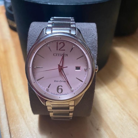 Watch - Picture 2 of 4